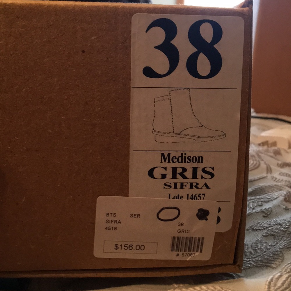Boots - Picture 3 of 3